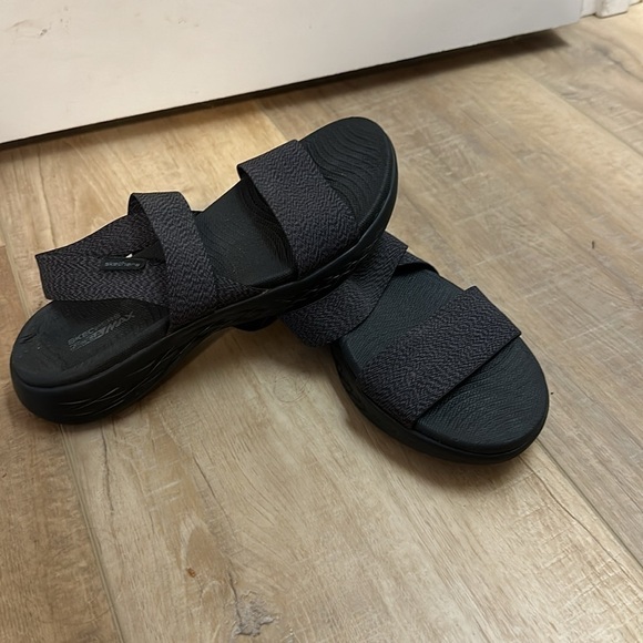 SKECHERS GOGA Max women’s black strappy sandals size 7 - Picture 7 of 7